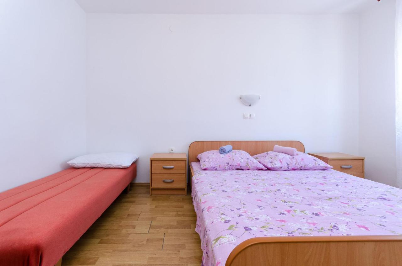Apartments Ester Lopar Buitenkant foto